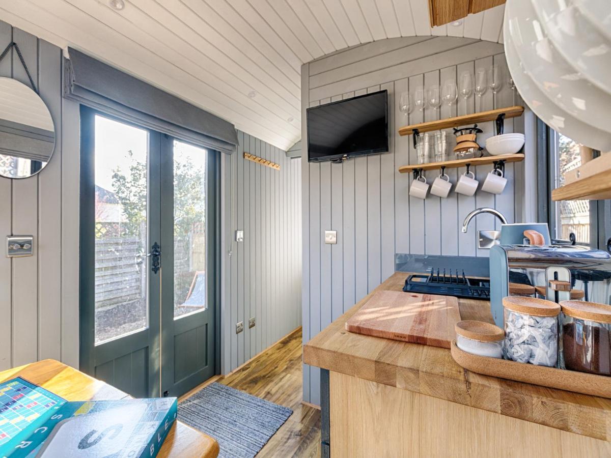 Pass The Keys Whitstable Shepherds Hut Minutes From The Harbour Esterno foto
