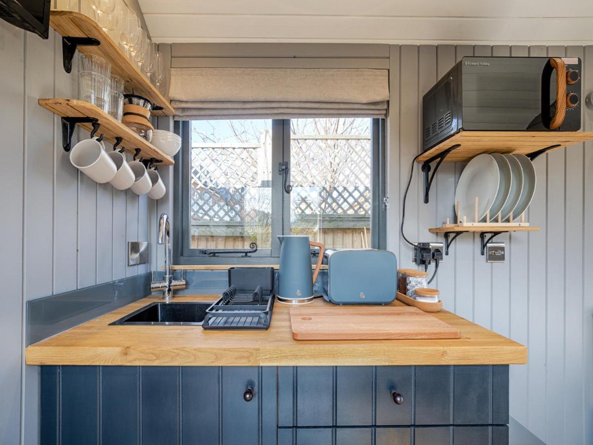 Pass The Keys Whitstable Shepherds Hut Minutes From The Harbour Esterno foto
