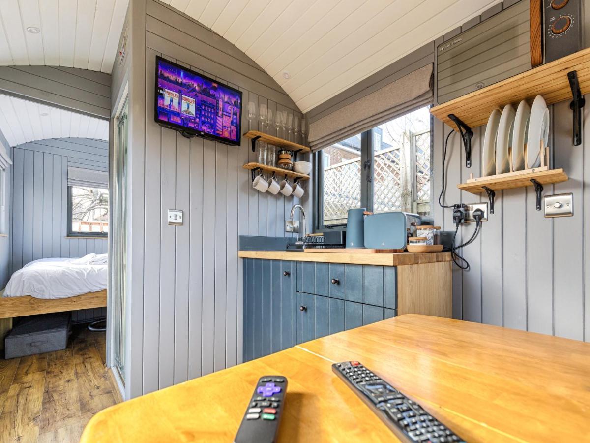 Pass The Keys Whitstable Shepherds Hut Minutes From The Harbour Villa Esterno foto