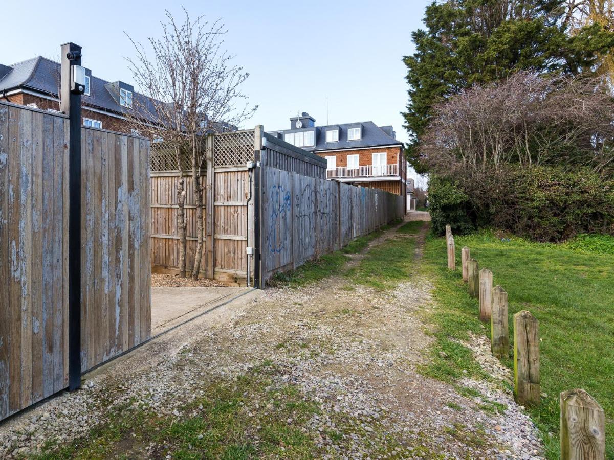 Pass The Keys Whitstable Shepherds Hut Minutes From The Harbour Villa Esterno foto